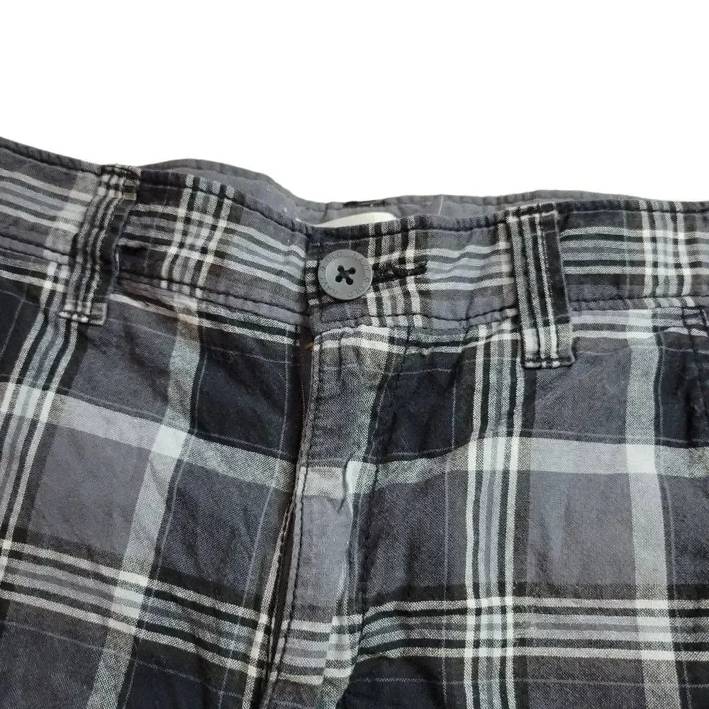 Old Navy plaid cargo shorts 14
